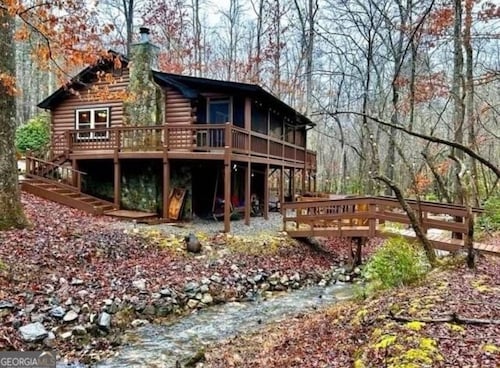 Cozy cabin sitting directly on multiple creeks for the most relaxing stay. 
