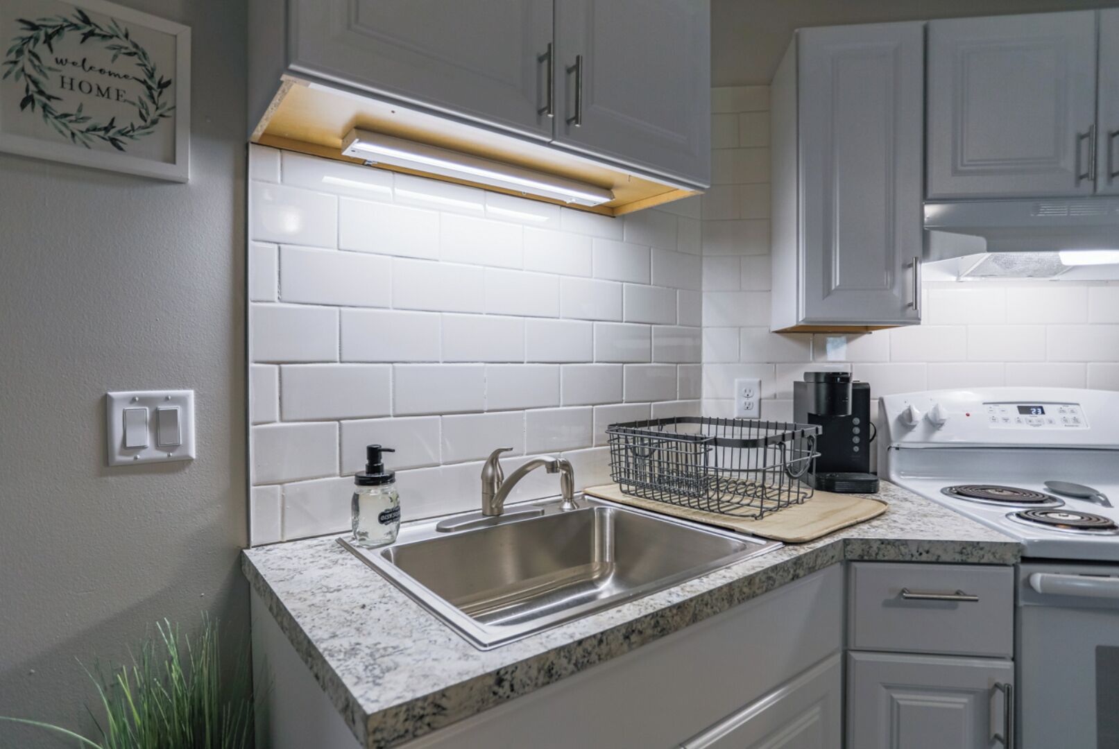 冰箱、微波炉、烤箱、炉灶