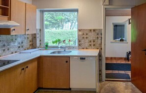 Geladeira, micro-ondas, cooktop, lava-louças