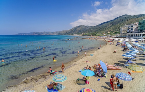 5 bedroom awesome home in Casalvelino