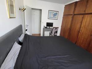 1 chambre, fer et planche à repasser, lit parapluie, Wi-Fi gratuit