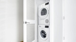 Interior - Luxury 1BR - Balcony- Elevator - Gym - Lounge -Rooftop -In Unit Laundry - Manhattan (New York)