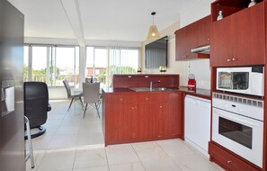 Refrigerador, horno, parrilla de estufa y lavavajillas 