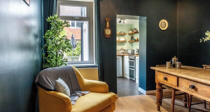 Cosy Fisherman's Cottage | Heart of Town | Beach