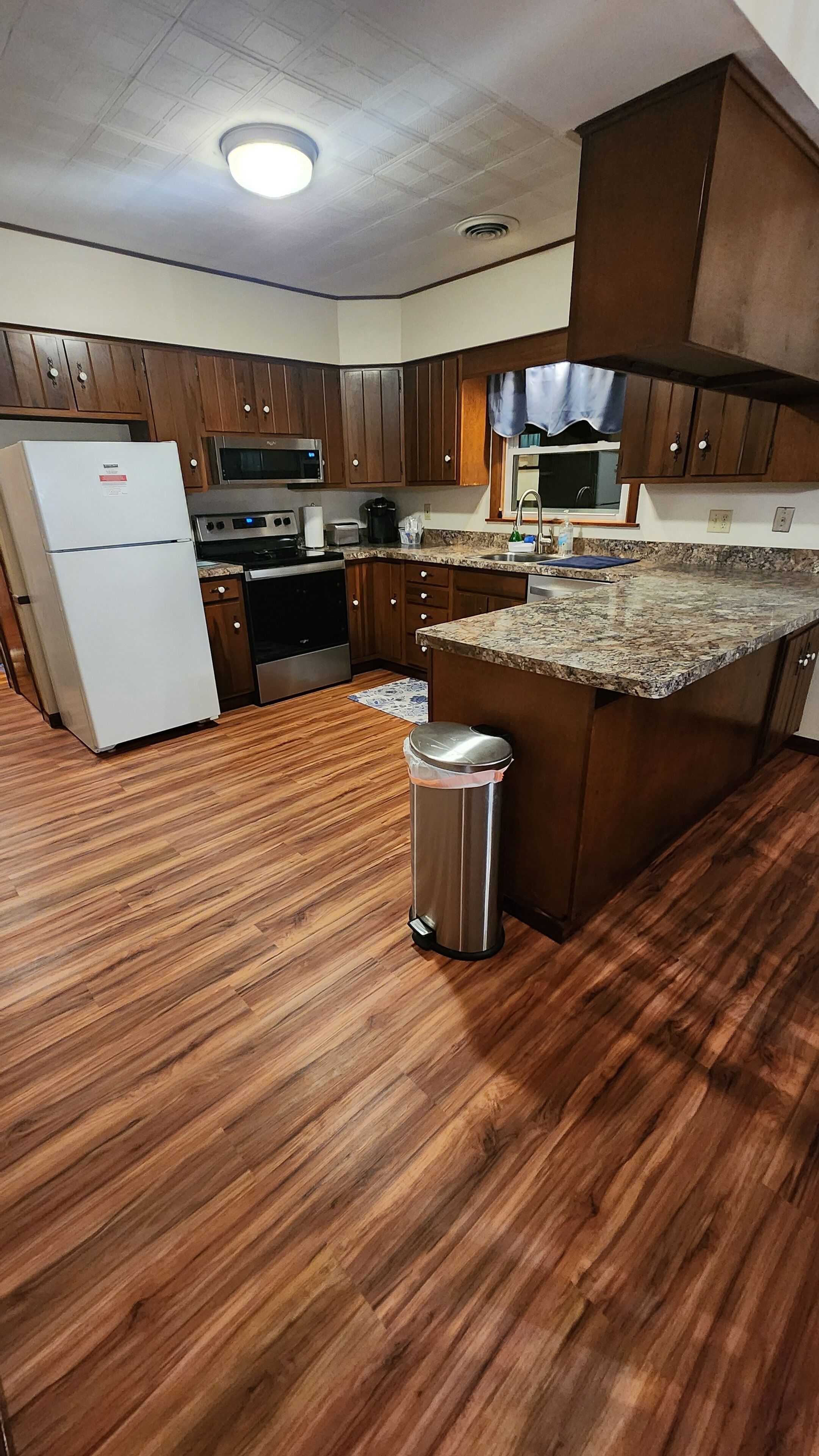 ثلاجة، ميكروويف، فرن، موقد طهي مسطح