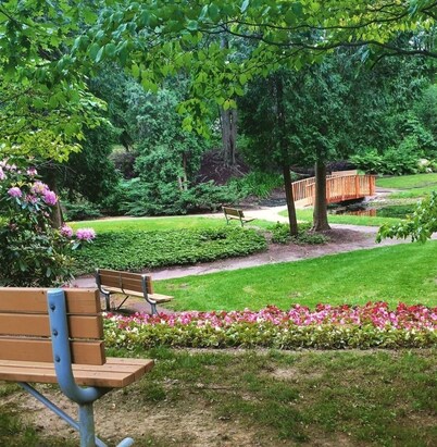 Cozy Ranch with Scenic Golf Course view