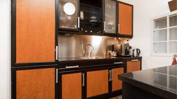 Fridge, stovetop, coffee/tea maker