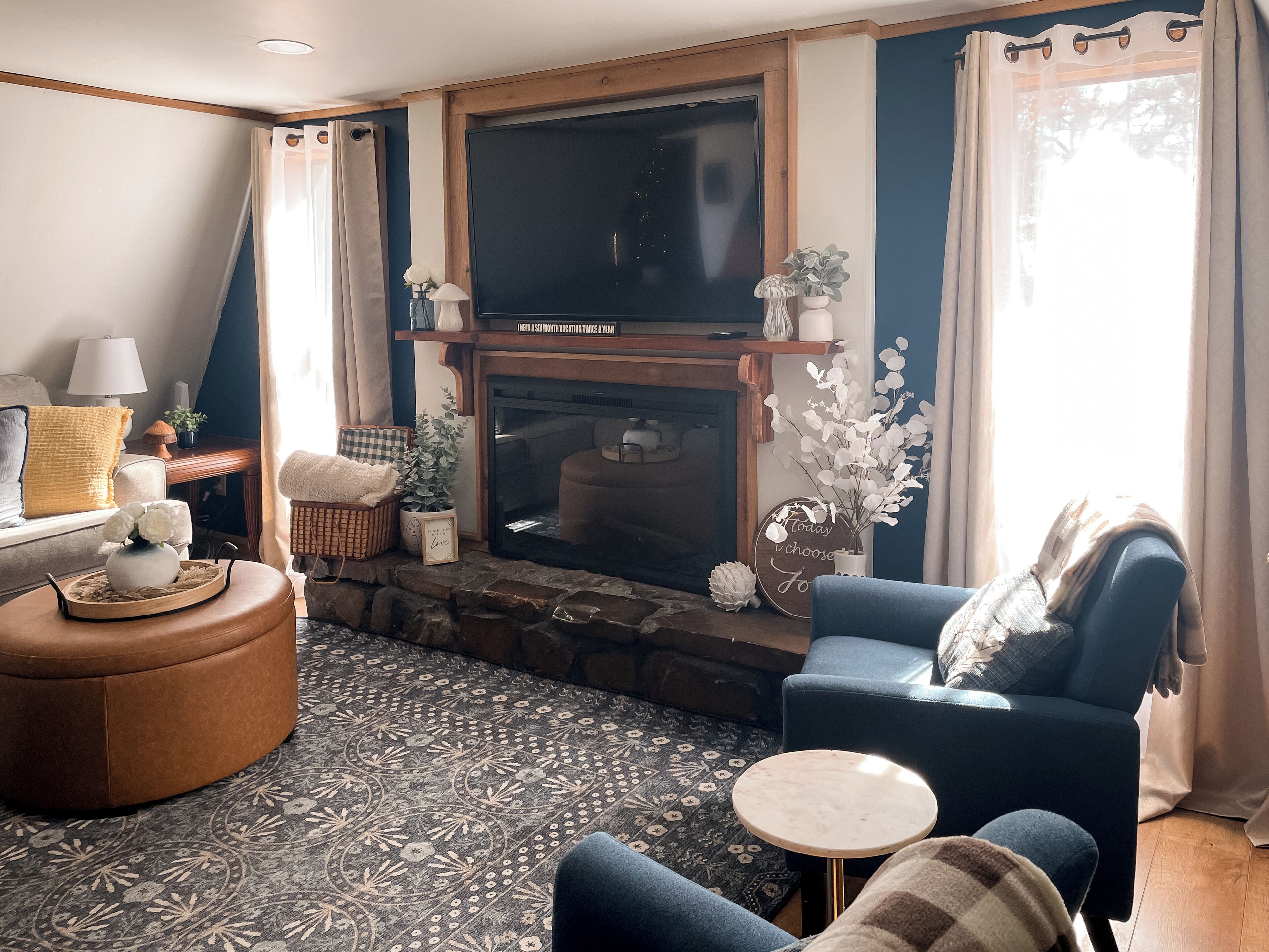Smart TV, fireplace