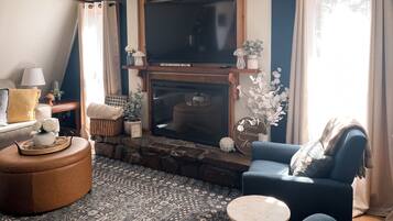 Smart TV, fireplace