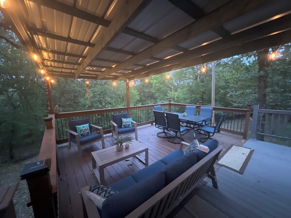 Outdoor dining - Wister Ridge Aframe Cabin - Sleeps 6 and just 3 minutes from the lake! (Wister)