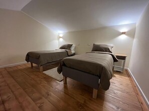 2 slaapkamers, reisbedje, gratis wifi, beddengoed
