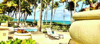 Fabulous Oceanfront Penthouse Villa- Live The Dream!! 