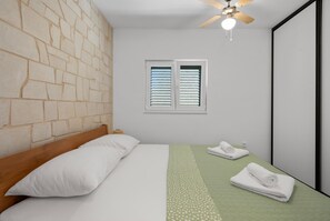 2 chambres, lit parapluie, Wi-Fi gratuit, draps fournis