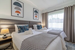3 室のベッドルーム、デスク、アイロン / アイロン台、WiFi