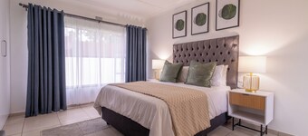 Modern 3bed House - Johannesburg Airport - In Security Complex with Pool