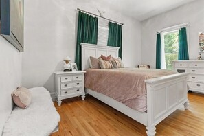 3 bedrooms, iron/ironing board, travel cot, free WiFi - Historic home away from home (Bushnell)