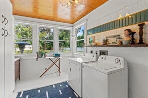 Interior - Historic home away from home (Bushnell)