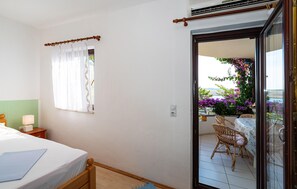 1 bedroom, free WiFi, bed sheets - Stunning apartment in Rovanjska (Rovanjska)