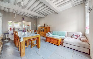 TV - Awesome home in Arques la Bataille (Arques la Bataille)