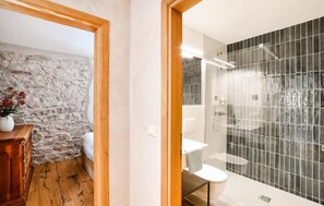 Shower, hair dryer - 3 bedroom awesome home in Lamon (Lamon)