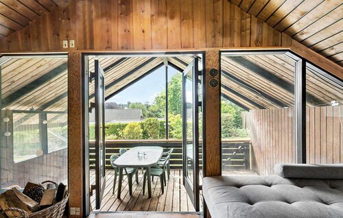 2 bedroom lovely home in Melby