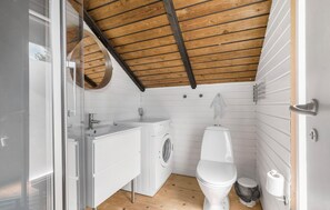 Shower - 2 bedroom lovely home in Melby (Melby)