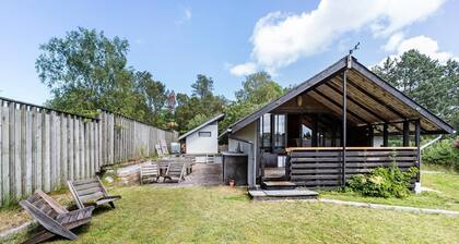 2 bedroom lovely home in Melby