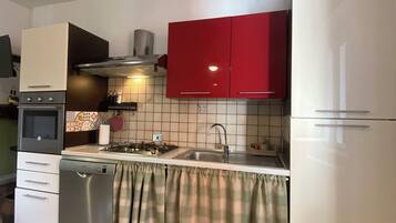 Kühlschrank, Ofen, Herdplatte, Geschirrspüler