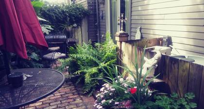 Irish channel gem, one block off Magazine Street, 40%off month long stays