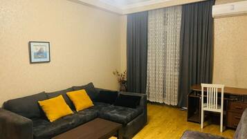 Room, City View | Living area