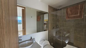 Hair dryer, towels, soap, toilet paper - ¡A 15 Minuto del Aeropuerto Internacional J.m.c.! Confortable Unidad Residencial (Rionegro)