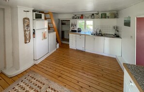 Fridge, microwave, oven, stovetop - 4 bedroom lovely home in Fagerfjäll (Fagerfjäll)