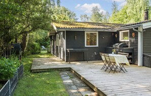 Outdoor dining - Beautiful home in Højby with WiFi (Højby)