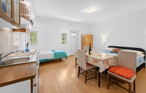 Free WiFi, bed sheets - Amazing apartment in Lozovac with WiFi (Lozovac)