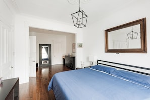 3 bedrooms, desk, iron/ironing board, free WiFi