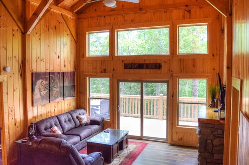 ACE HIGH Cabin- RRG- Hot Tub