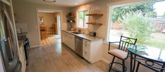 Newly remodeled cozy home with large yard. Close to U of O, Autzen, and Oakway.