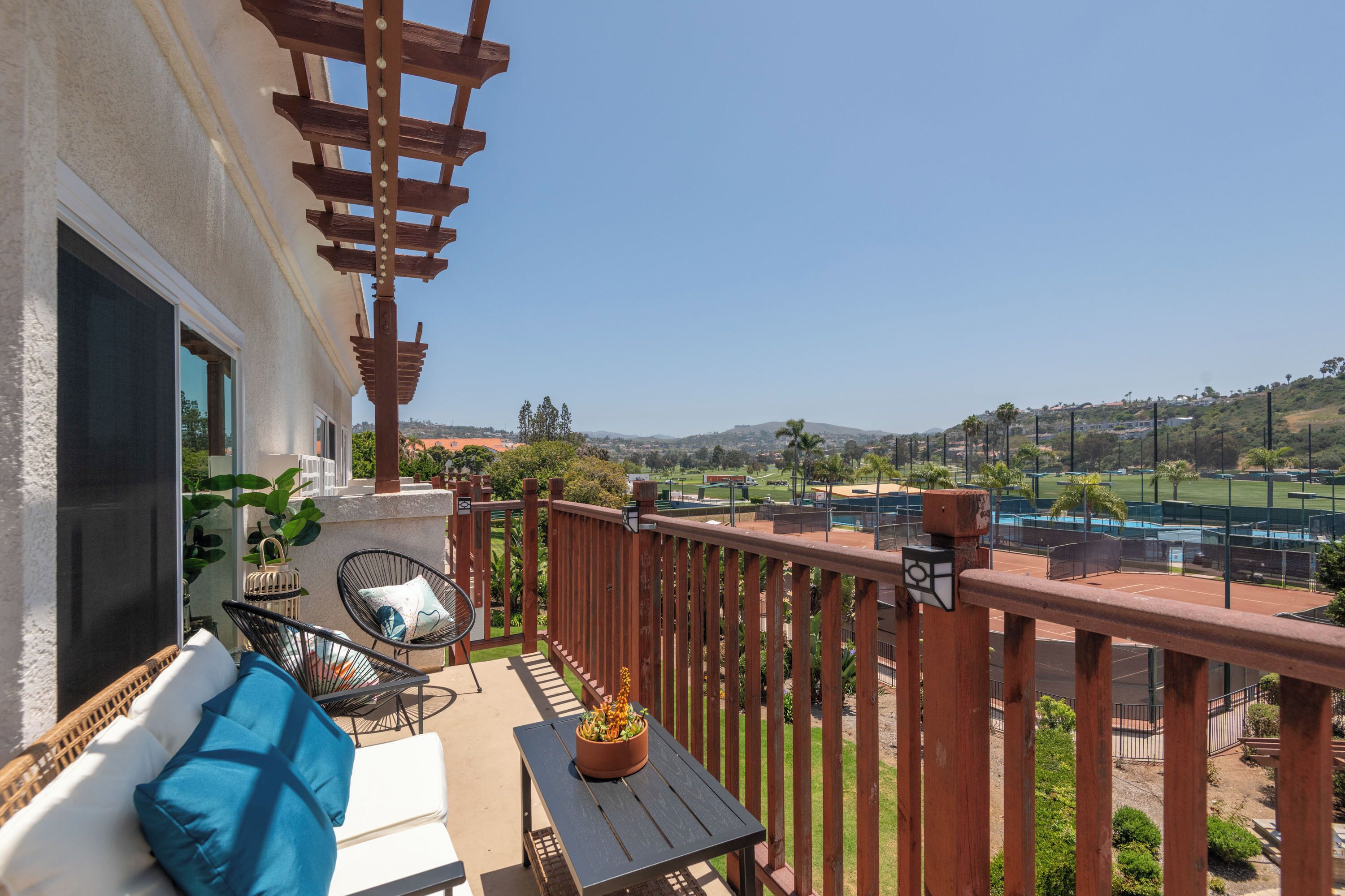 Live the Resort Life!