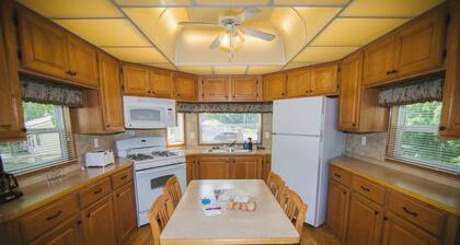 Whispering Pines. 1BR +loft, w/ queen hide-a-bed. Lake view, beach access.