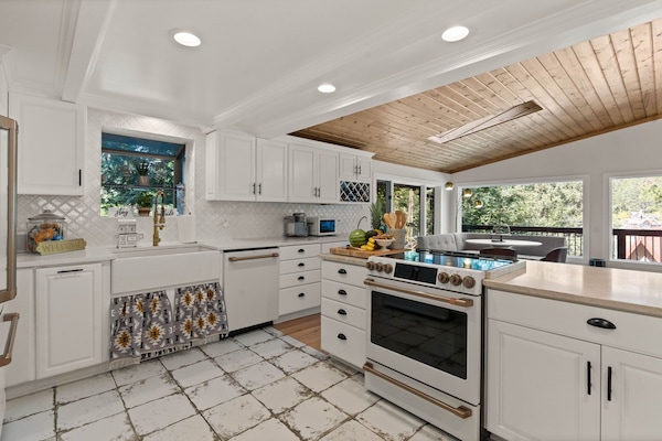 Microondas, horno, placa de cocina, lavavajillas