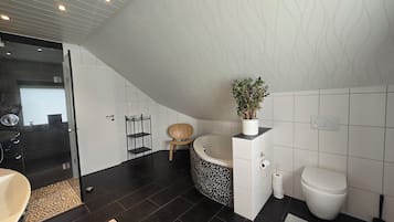 Haartrockner, Handtücher, Toilettenpapier