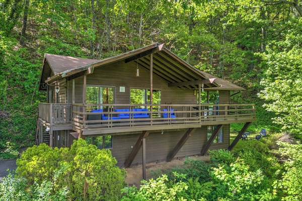 3 bedroom 2 bath built to optimize view
