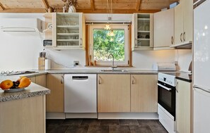 Réfrigérateur, surface de cuisson, lave-vaisselle, cafetière-théière