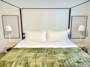 2 bedrooms, iron/ironing board, WiFi
