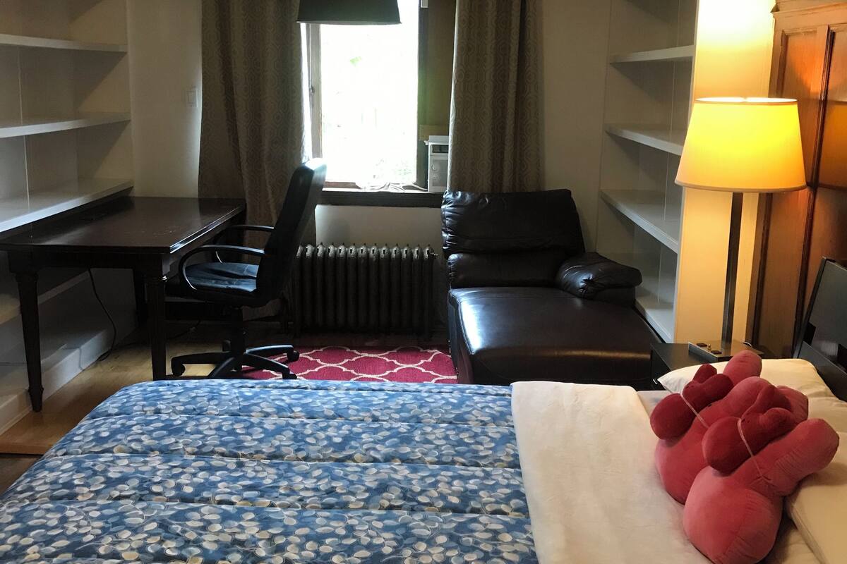 1 bedroom, desk, free WiFi, bed sheets
