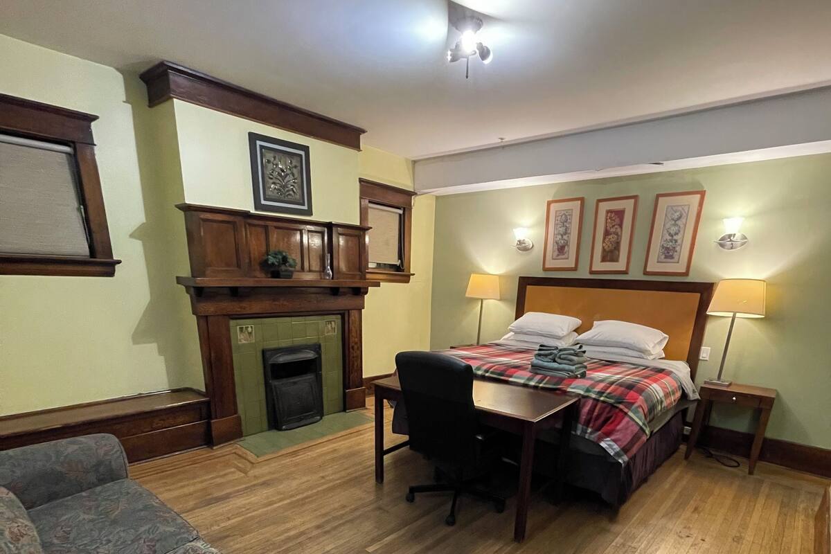 1 bedroom, desk, free WiFi, bed sheets