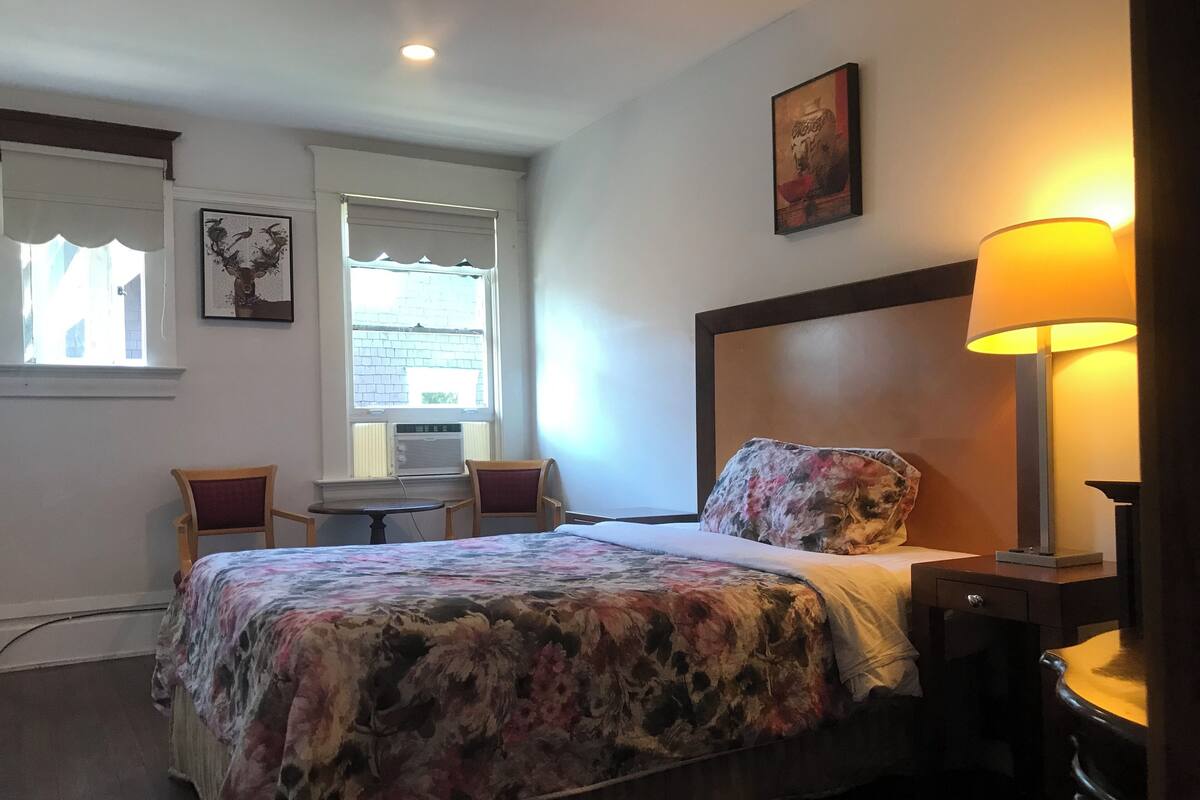 1 bedroom, desk, free WiFi, bed sheets
