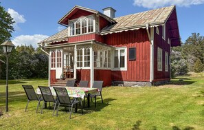Outdoor dining - 4 bedroom gorgeous home in Vikbolandet (Vikbolandet)