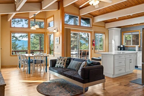 Lake Views Dog Friendly Cabin w/ Hot Tub!