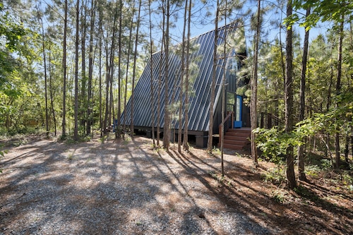 A-Mazing A-Frame / Tiny Home! / Loft/1 Mile to the Beach!